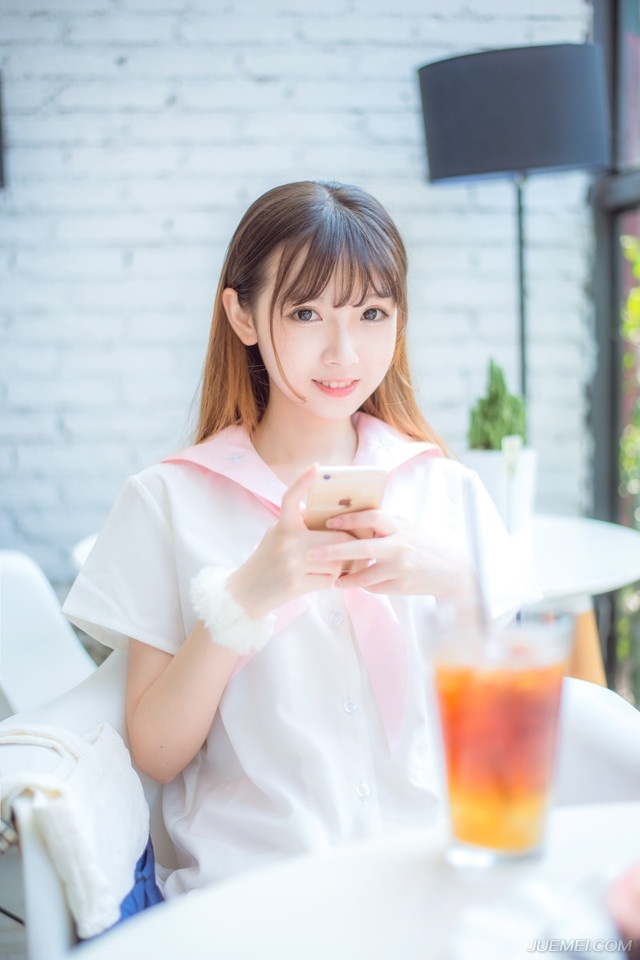 “不错，此人乃江东新任都督，以前一直是周瑜的副手，颇得周瑜信任，在军中威望也足够。”马良解释道。